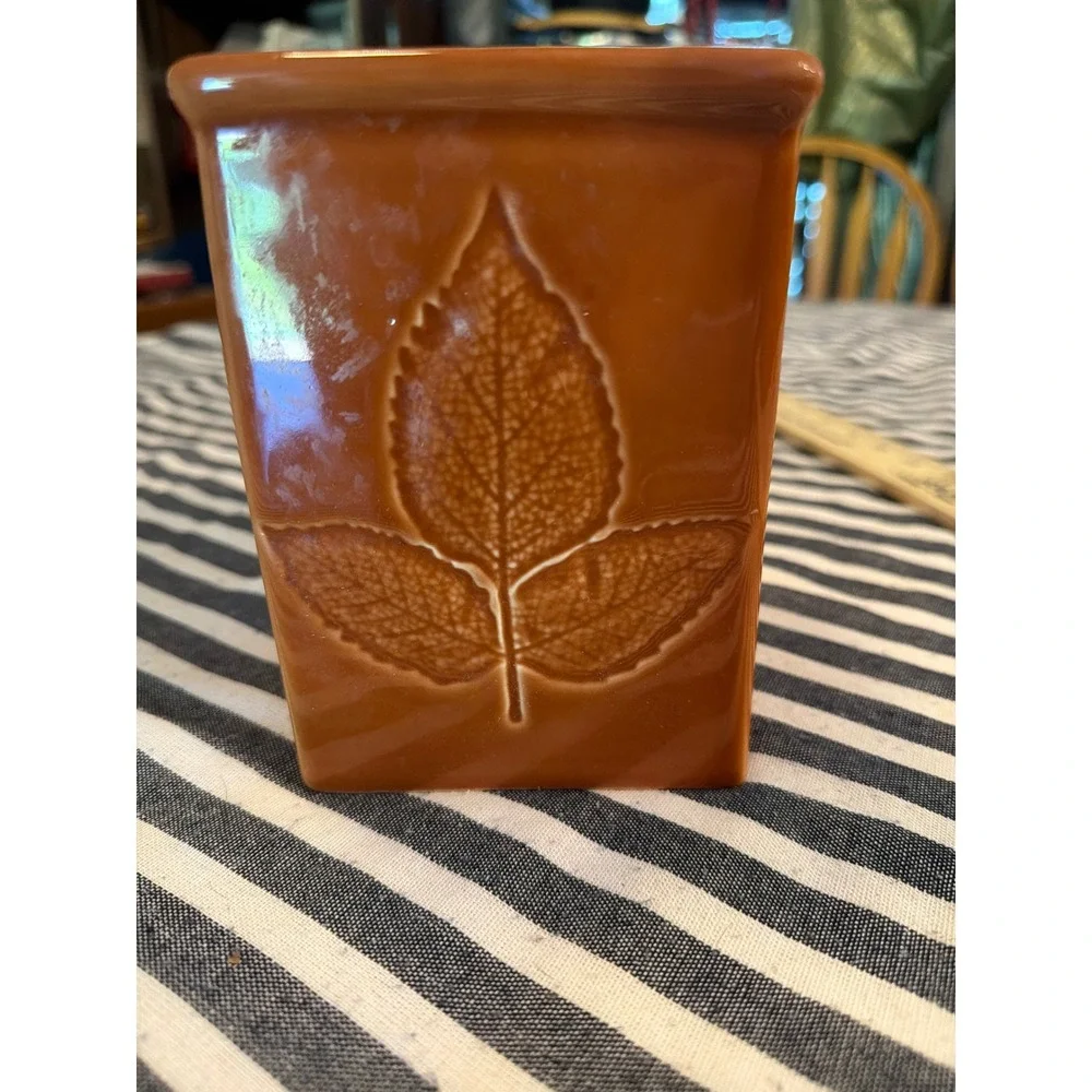 Lillian Vernon Terracotta Orange Ceramic Leaf Canister Jar with Lid Fall Decor‎